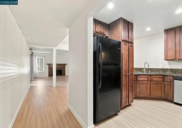 Listing Photo 5 - Condo for sale in building located at 1670 Clayton Rd, Concord, CA 94520 - Unit #3