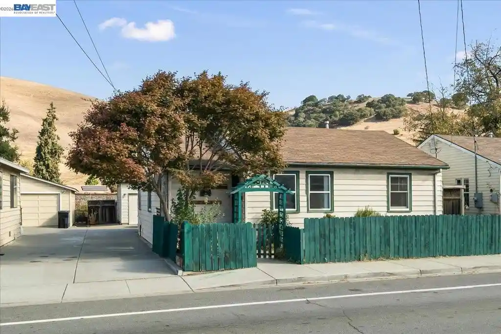 Photo 1 of Sale Pending at 36846 Niles Blvd, Fremont, CA 94536 | MLS# 41149750 | Listing updated on 2026-10-29