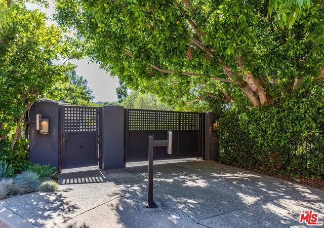 Photo 2 of Mansion for sale at 3101 Fryman Rd, Studio City, CA 91604 | MLS# 26994131 | Listing updated on 2026-10-07