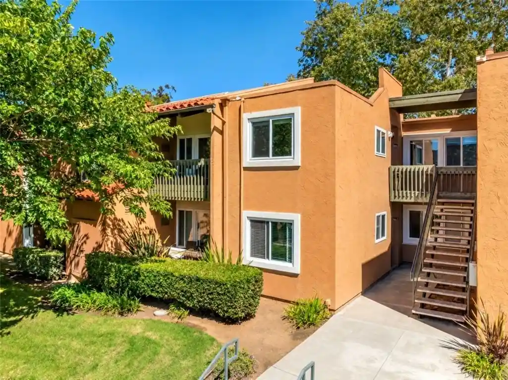 Condo for sale at 17141 W Bernardo, San Diego, CA 92127 | MLS# SW26208657