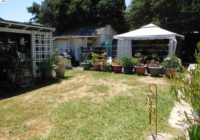 Photo 2 of Sale Pending at 3257 Somerset Ave, Castro Valley, CA 94546 | MLS# 41149776 | Listing updated on 2026-10-05