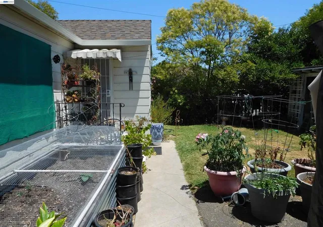 Photo 3 of Sale Pending at 3257 Somerset Ave, Castro Valley, CA 94546 | MLS# 41149776 | Listing updated on 2026-10-05