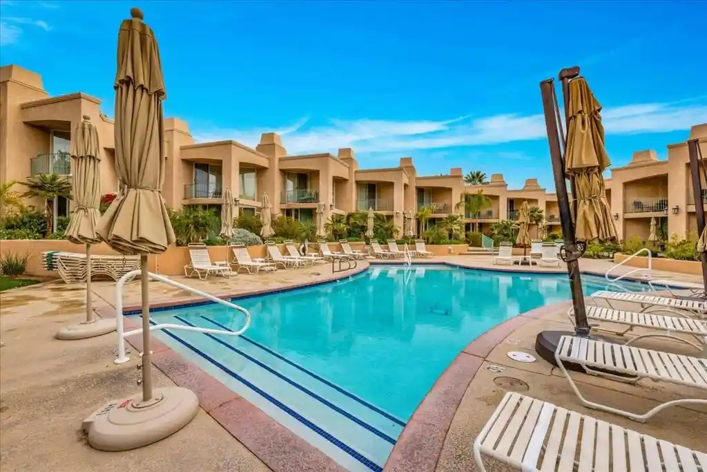 Listing Photo 1 - Condo for sale in 1555 N Chaparral Rd located at 1555 N Chaparral Rd, Palm Springs, CA 92262 - Unit #334