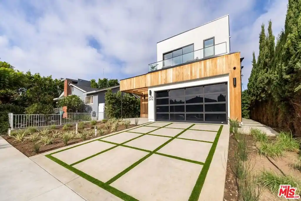 Photo 1 of Single family home for sale at 2478 Louella Ave, Venice, CA 90291 | MLS# 26989339 | Listing updated on 2026-10-16