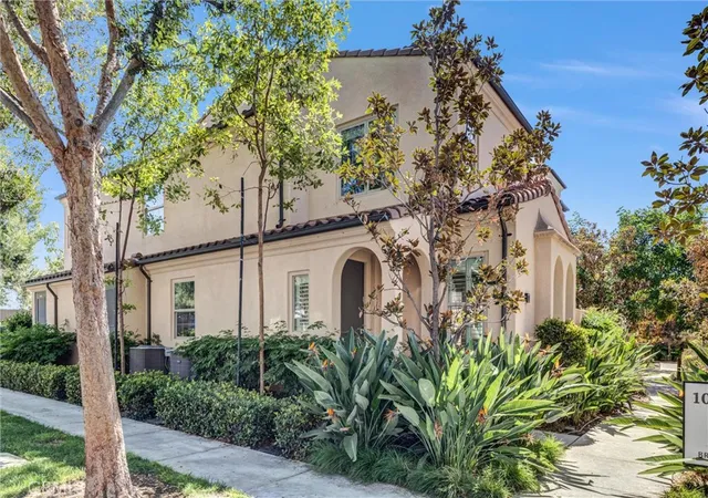 Listing Photo 1 - Condo for sale in building located at 101 Briarberry, Irvine, CA 92618