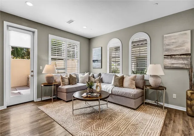 Listing Photo 2 - Condo for sale in building located at 101 Briarberry, Irvine, CA 92618