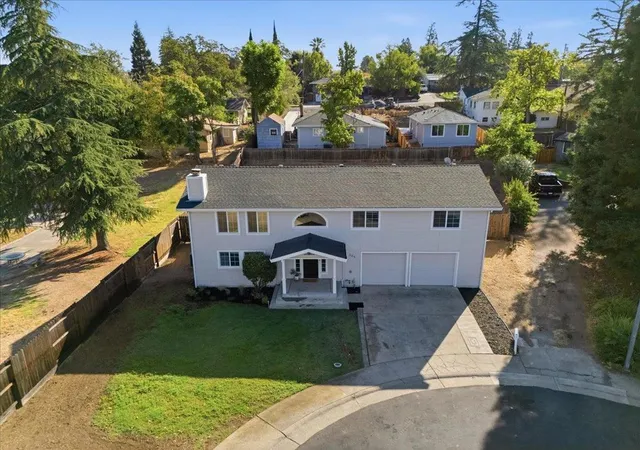 Photo 2 of Single family home for sale at 305 Castle Ct, Roseville, CA 95678 | MLS# ML82063002 | Listing updated on 2026-10-11