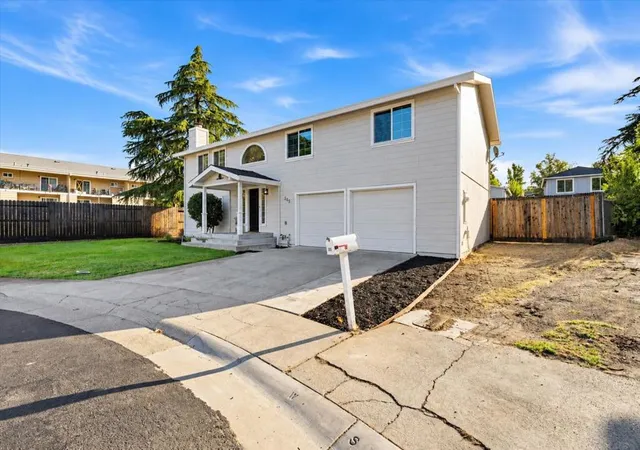 Photo 3 of Single family home for sale at 305 Castle Ct, Roseville, CA 95678 | MLS# ML82063002 | Listing updated on 2026-10-11