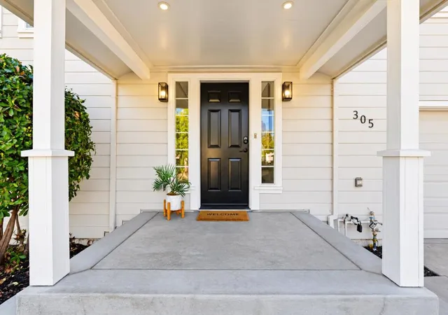 Photo 4 of Single family home for sale at 305 Castle Ct, Roseville, CA 95678 | MLS# ML82063002 | Listing updated on 2026-10-11