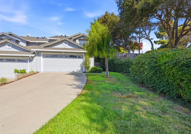 Photo 2 of Townhouse for sale at 76 Bright View Ln, Watsonville, CA 95076 | MLS# ML82063067 | Listing updated on 2026-10-12