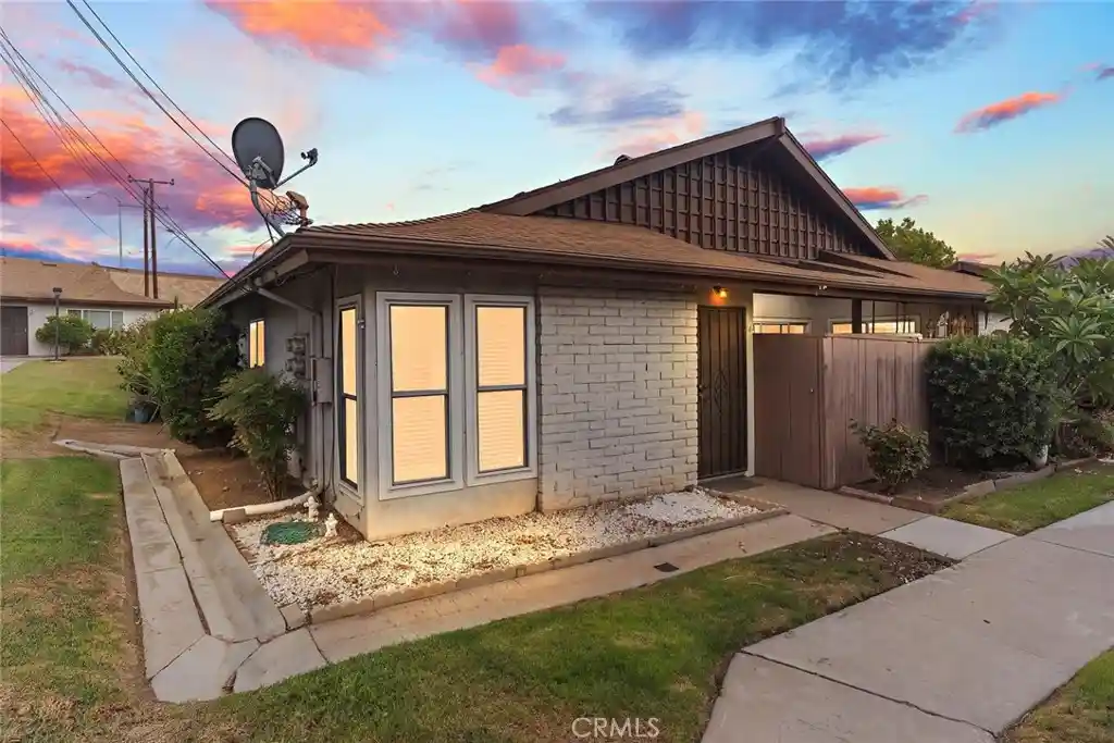 Listing Photo 1 - Condo for sale in 1800 E Heim located at 1800 E Heim, Orange, CA 92865 - Unit 1800 E Heim