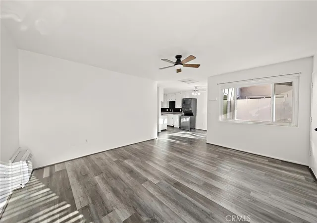 Listing Photo 3 - Condo for sale in building located at 1800 E Heim, Orange, CA 92865