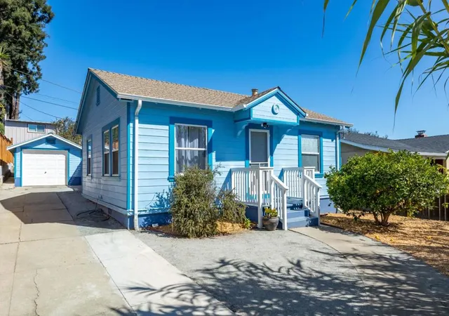 Photo 1 of Single family home for sale at 125 Lee St, Santa Cruz, CA 95060 | MLS# ML82063078 | Listing updated on 2026-10-04