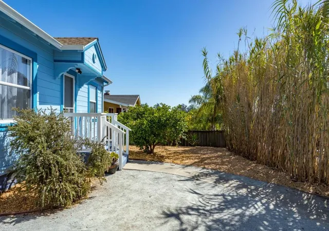 Photo 2 of Single family home for sale at 125 Lee St, Santa Cruz, CA 95060 | MLS# ML82063078 | Listing updated on 2026-10-04