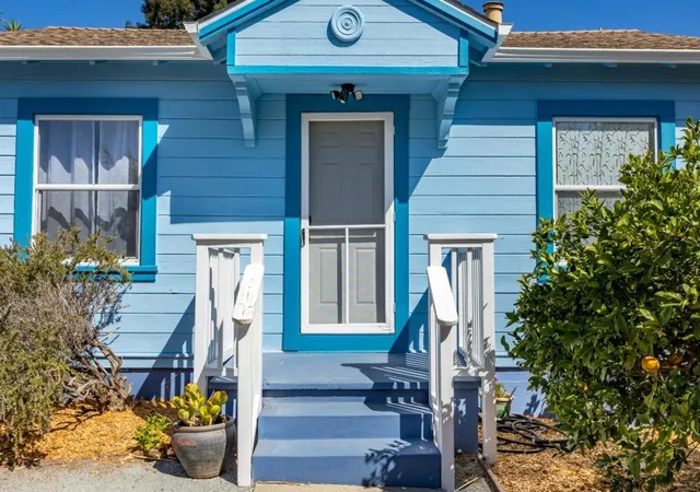 Photo 3 of Single family home for sale at 125 Lee St, Santa Cruz, CA 95060 | MLS# ML82063078 | Listing updated on 2026-10-04