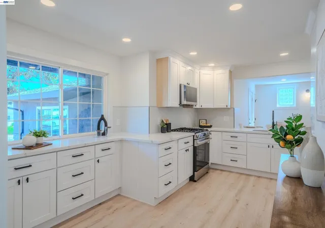 Photo 3 of Single family home for sale at 3672 Sanford St, Concord, CA 94520 | MLS# 41149811 | Listing updated on 2026-10-07