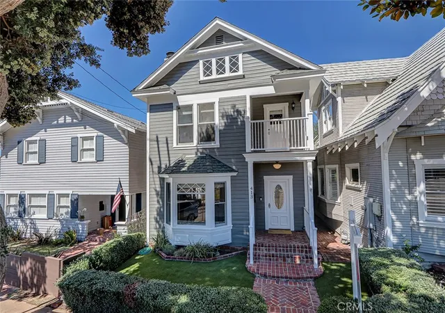 Photo 2 of Single family home for sale at 413 Emerald St, Redondo Beach, CA 90277 | MLS# SB26185500 | Listing updated on 2026-10-11
