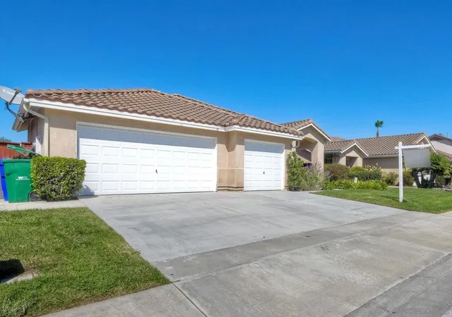 Photo 2 of Single family home for sale at 3960 Baja Vista, Oceanside, CA 92058 | MLS# 260023752SD | Listing updated on 2026-10-05