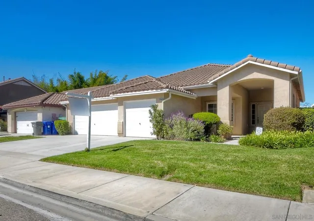 Photo 3 of Single family home for sale at 3960 Baja Vista, Oceanside, CA 92058 | MLS# 260023752SD | Listing updated on 2026-10-05
