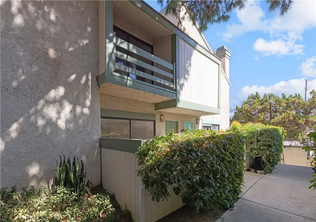 Photo 2 of Townhouse for sale at 7550 Zombar #11, Van Nuys, CA 91406 | MLS# GD26212888 | Listing updated on 2026-10-01