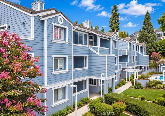 Condo for sale at 111 S Lakeview #i, Placentia, CA 92870 | MLS# WS26211080