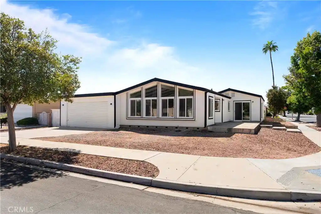 Photo 1 of Sale Pending at 1207 Brentwood, Hemet, CA 92545 | MLS# SW26212896 | Listing updated on 2026-10-24