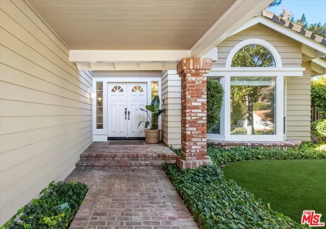 Photo 2 of Single family home for sale at 22322 Cairnloch St, Calabasas, CA 91302 | MLS# 26994803 | Listing updated on 2026-10-07