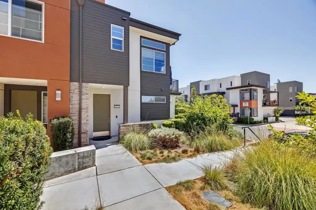 Listing Photo 1 - Condo for sale in 29272 Hub Ln located at 29272 Hub Ln, Hayward, CA 94544 - Unit 29272 Hub Ln