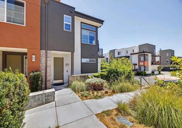Condo for sale at 29272 Hub Ln, Hayward, CA 94544 | MLS# ML82063115