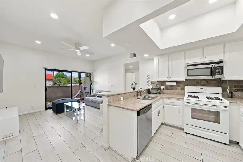 Listing Photo 1 - Condo for sale in 10943 Laurel Cyn Blvd located at 10943 Laurel Cyn Blvd, San Fernando, CA 91340 - Unit #B9
