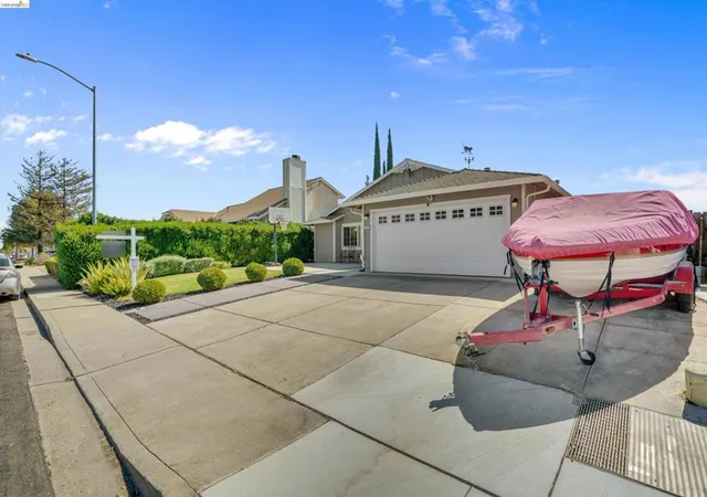 Photo 3 of Single family home for sale at 1757 Chianti Way, Oakley, CA 94561 | MLS# 41149832 | Listing updated on 2026-10-10