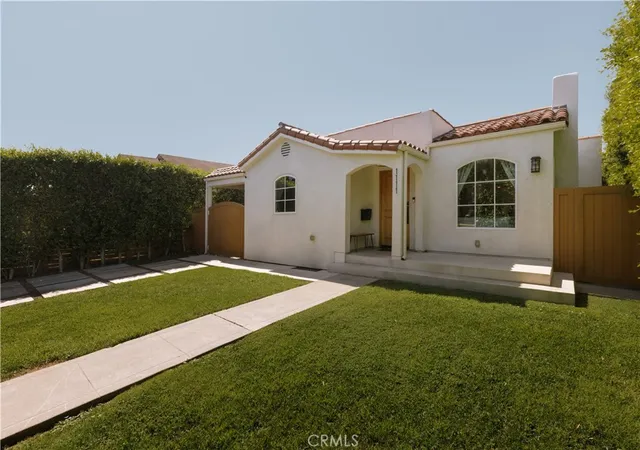 Photo 2 of Single family home for sale at 1111 S Plymouth Blvd, Los Angeles, CA 90019 | MLS# SR26207548 | Listing updated on 2026-10-01
