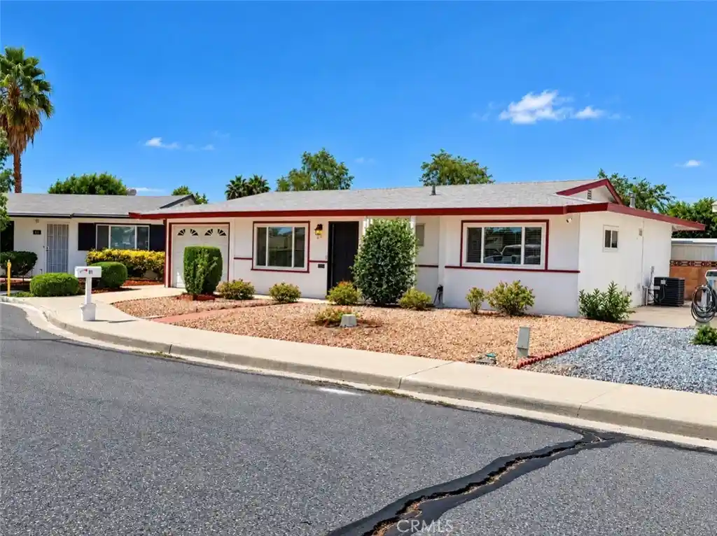 Photo 1 of Single family home for sale at 811 Majela, Hemet, CA 92543 | MLS# SW26212966 | Listing updated on 2026-10-29