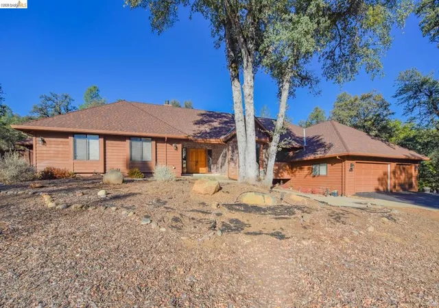 Photo 3 of Single family home for sale at 14075 Barlupi Cir, Sonora, CA 95370 | MLS# 41149839 | Listing updated on 2026-10-07