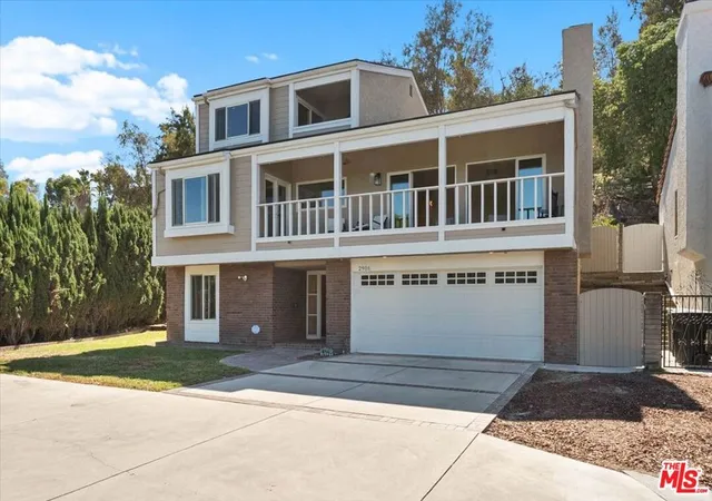 Photo 2 of Single family home for sale at 2916 Briarwood Dr, Torrance, CA 90505 | MLS# 26993477 | Listing updated on 2026-10-08