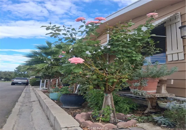 Photo 2 of Manufactured home for sale at 20683 Waalew #B37, Apple Valley, CA 92307 | MLS# HD26213176 | Listing updated on 2026-09-30
