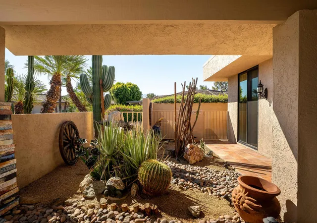 Listing Photo 4 - Condo for sale in building located at 9 Swarthmore Ct, Rancho Mirage, CA 92270