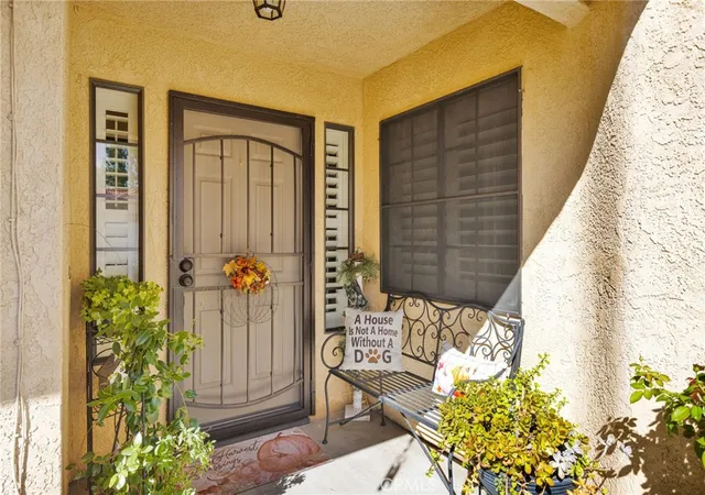 Photo 3 of Single family home for sale at 19044 Elm Dr, Apple Valley, CA 92308 | MLS# HD26213178 | Listing updated on 2026-10-01
