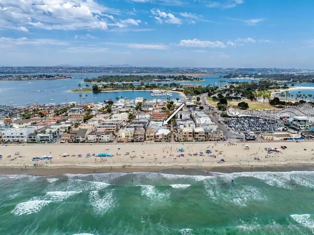 Listing Photo 1 - Condo for sale in 711 Island Ct located at 711 Island Ct, San Diego, CA 92109 - Unit 711 Island Ct