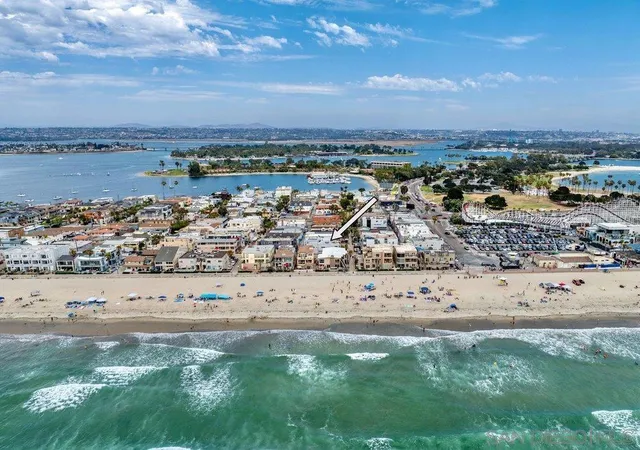 Listing Photo 1 - Condo for sale in building located at 711 Island Ct, San Diego, CA 92109 - Unit #B