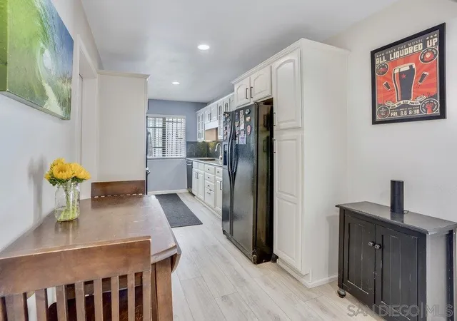 Listing Photo 4 - Condo for sale in building located at 711 Island Ct, San Diego, CA 92109 - Unit #B