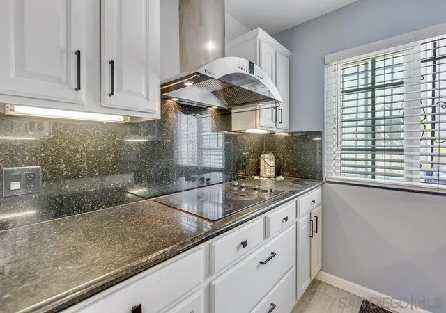 Listing Photo 5 - Condo for sale in building located at 711 Island Ct, San Diego, CA 92109 - Unit #B