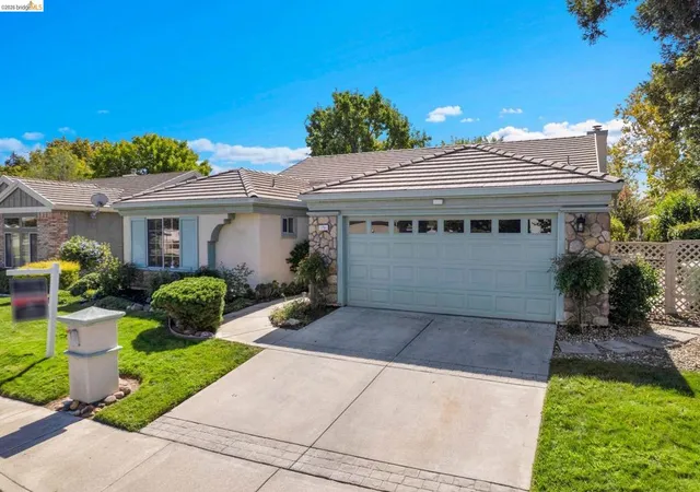 Photo 2 of Single family home for sale at 1751 Crispin Dr, Brentwood, CA 94513 | MLS# 41149850 | Listing updated on 2026-10-07