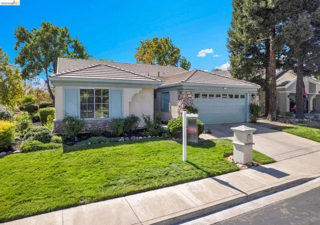 Photo 3 of Single family home for sale at 1751 Crispin Dr, Brentwood, CA 94513 | MLS# 41149850 | Listing updated on 2026-10-07