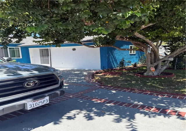Photo 1 of Sale Pending at 8201 Yarmouth Ave, Reseda, CA 91335 | MLS# SR26213242 | Listing updated on 2026-10-01