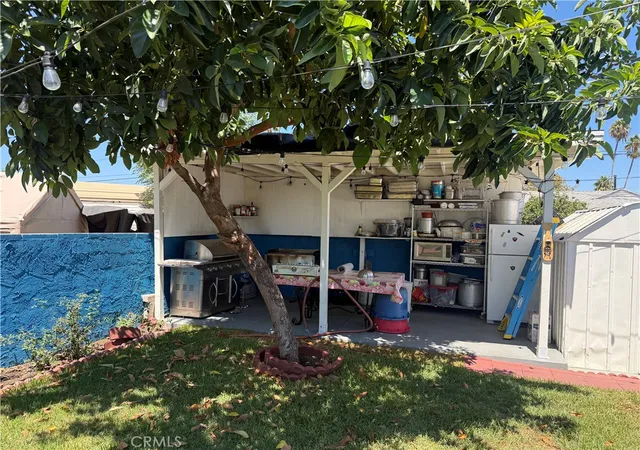 Photo 3 of Sale Pending at 8201 Yarmouth Ave, Reseda, CA 91335 | MLS# SR26213242 | Listing updated on 2026-10-01