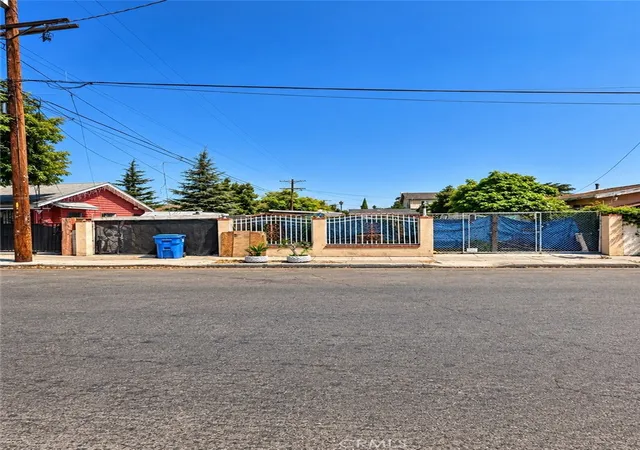 Photo 1 of Land for sale at 661 West 65th, Los Angeles, CA 90044 | MLS# DW26213320 | Listing updated on 2026-09-30