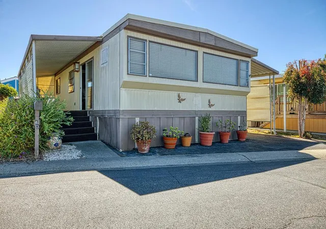 Photo 2 of Manufactured home for sale at 1040 38th Avenue #43, Santa Cruz, CA 95062 | MLS# ML82063143 | Listing updated on 2026-10-01