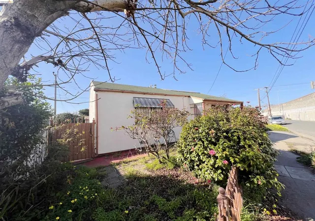 Photo 2 of Single family home for sale at 331 S 50th Street, Richmond, CA 94804 | MLS# 41149871 | Listing updated on 2026-10-09