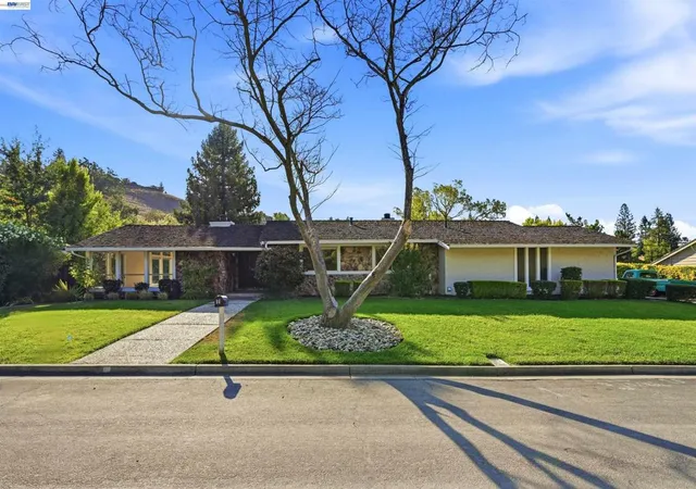 Photo 1 of Single family home for sale at 11 Ray Ct, Alamo, CA 94507 | MLS# 41149872 | Listing updated on 2026-10-10